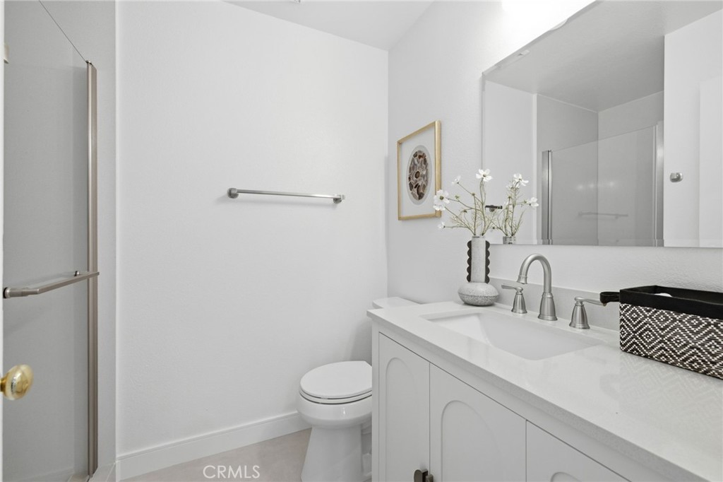 Main Floor full bathroom - 4 Via Jacinto, Rancho Santa Margarita CA 92688 - photo 33