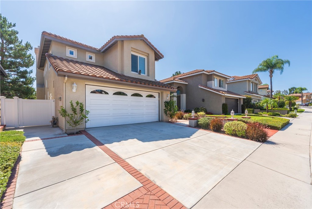Extra wide driveway - 42 Via Brida, Rancho Santa Margarita CA 92688 - photo 2