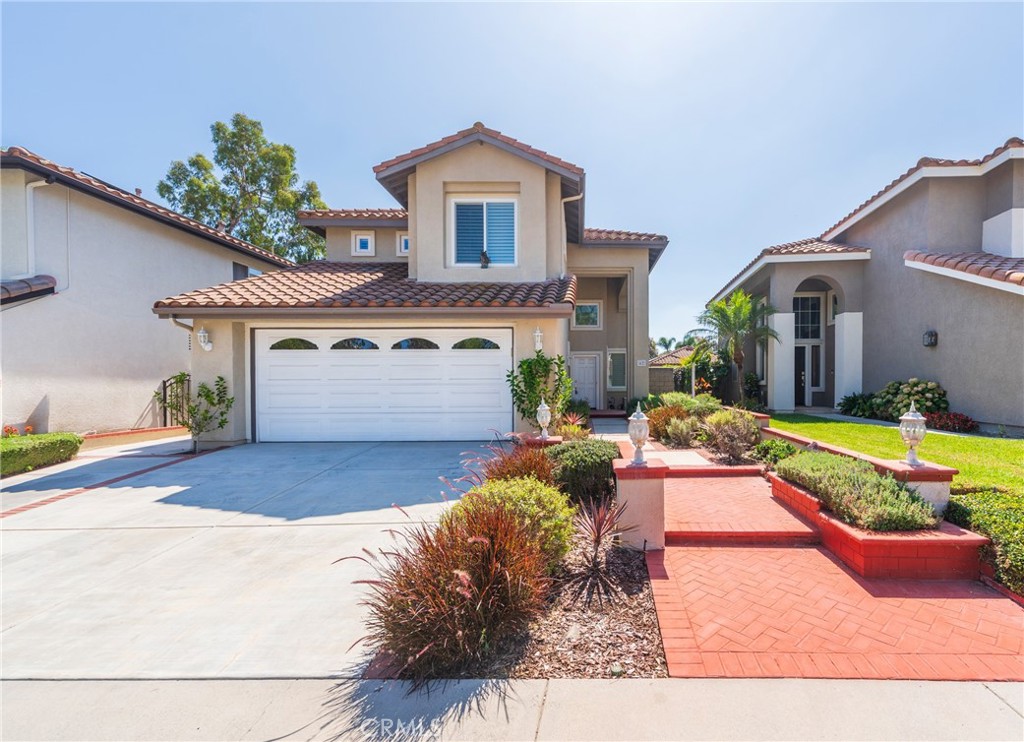 Great curb appeal! - 42 Via Brida, Rancho Santa Margarita CA 92688 - photo 4