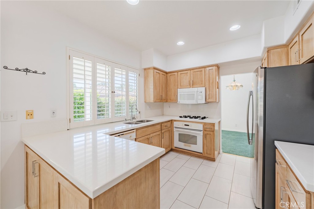 Kitchen area light & bright - 42 Via Brida, Rancho Santa Margarita CA 92688 - photo 14