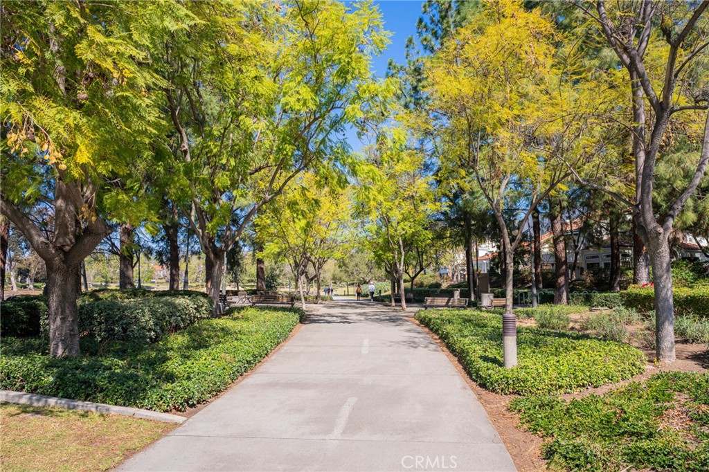 Beautiful walking area in Solana Park just steps from house. - 42 Via Brida, Rancho Santa Margarita CA 92688 - photo 50