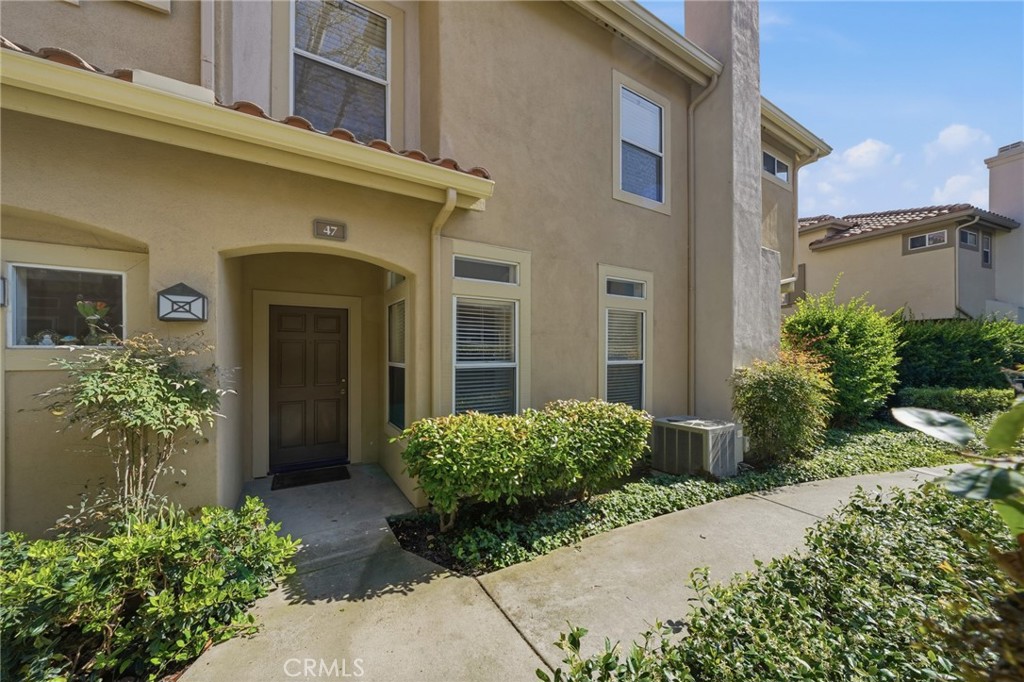 Private entry - 47 Via Madera, Rancho Santa Margarita CA 92688 - photo 1