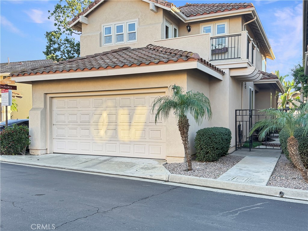 Front of home - corner lot leading into cul de sac. - 6 Via Floria, Rancho Santa Margarita CA 92688 - photo 1