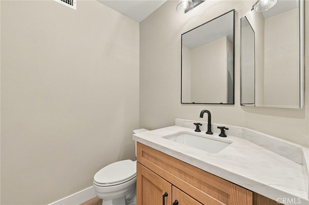 Guest bathroom - 67 Rabano, Rancho Santa Margarita CA 92688 - photo 17