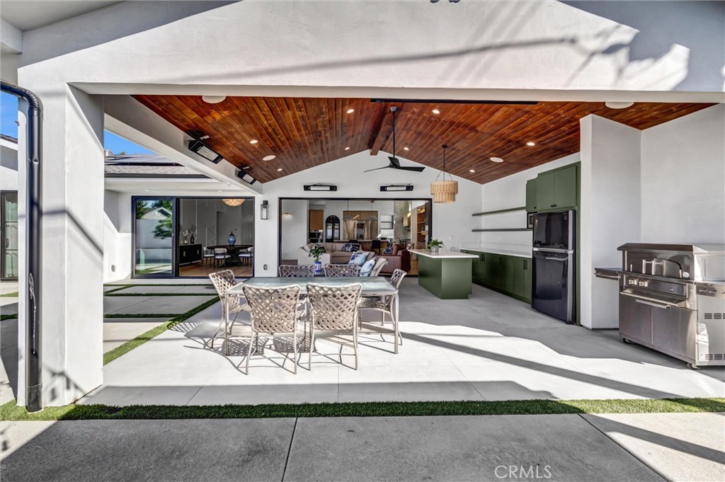 outdoor kitchen - 11444 Harrisburg Road, Rossmoor CA 90720 - photo 51