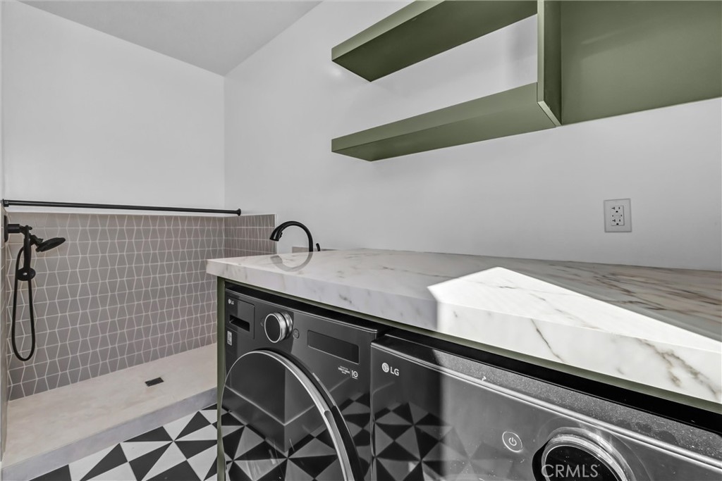 laundry room with pet shower - 11444 Harrisburg Road, Rossmoor CA 90720 - photo 56