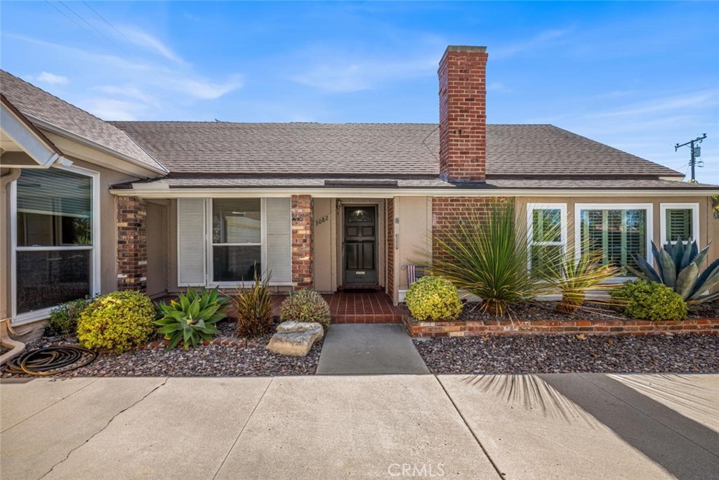 3 bdrm/3 bath - over 2,400 square feet - Dual pane vinyl windows - 3082 Brimhall Drive, Rossmoor CA 90720 - photo 4