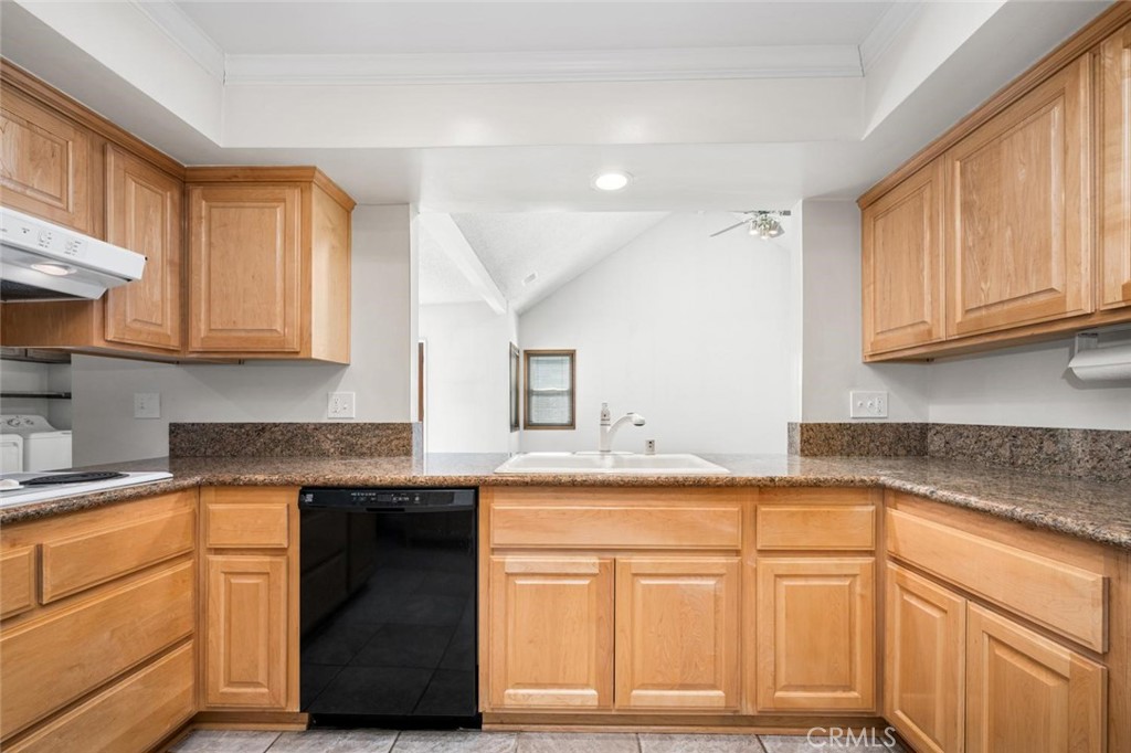 Plenty of storage - 3082 Brimhall Drive, Rossmoor CA 90720 - photo 15