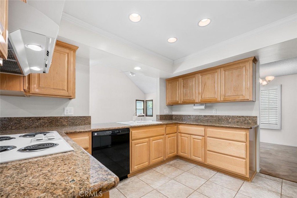 Electric cooktop - 3082 Brimhall Drive, Rossmoor CA 90720 - photo 16