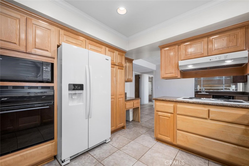 3082 Brimhall Drive, Rossmoor CA 90720 - photo 18