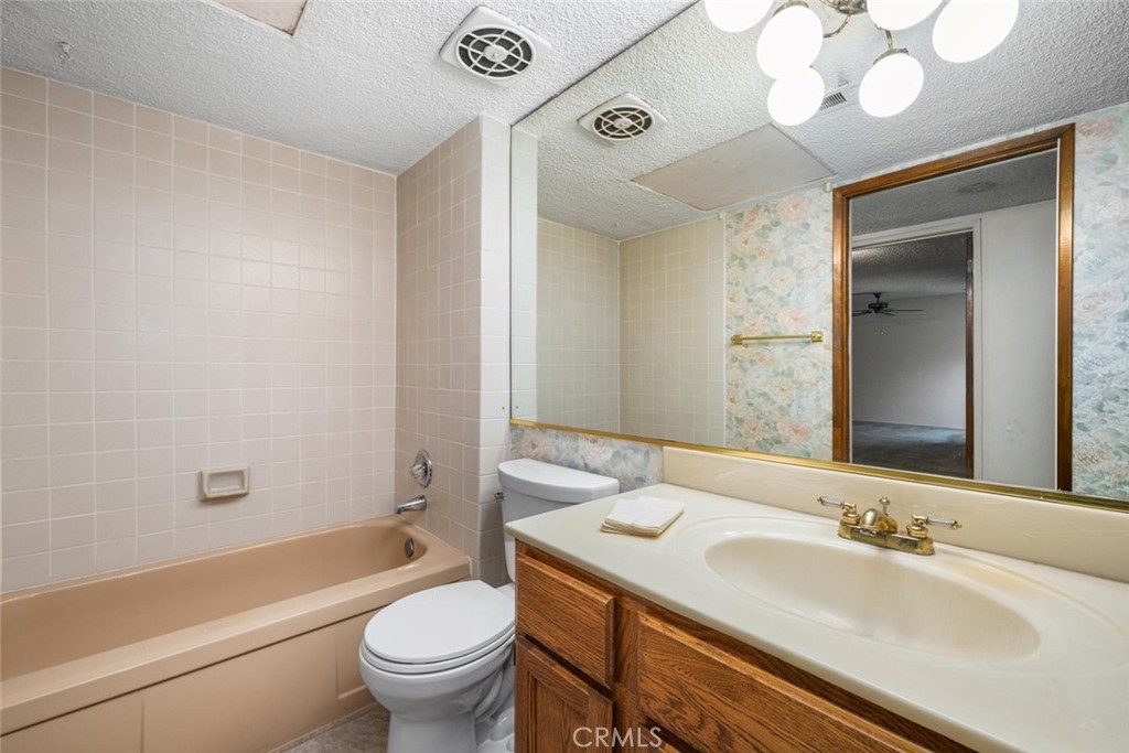 Guest bath - 3082 Brimhall Drive, Rossmoor CA 90720 - photo 31