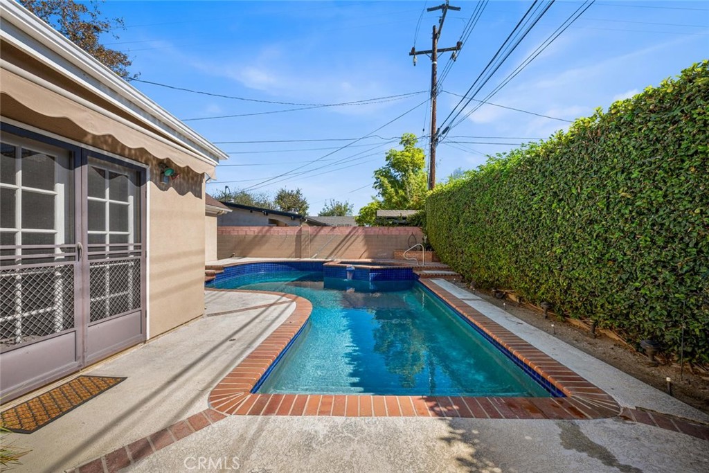 Privacy hedge wall - 3082 Brimhall Drive, Rossmoor CA 90720 - photo 51