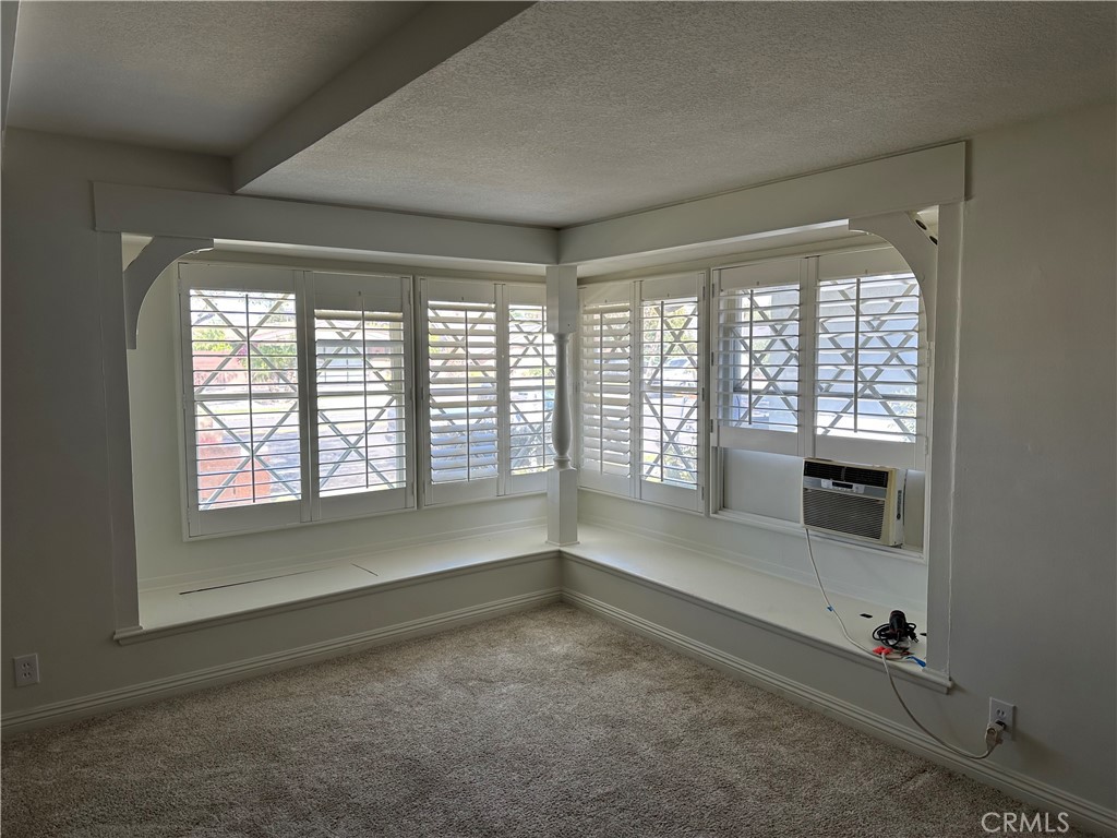 Window seat with plantation shutters - 3252 Orangewood, Rossmoor CA 90720 - photo 18