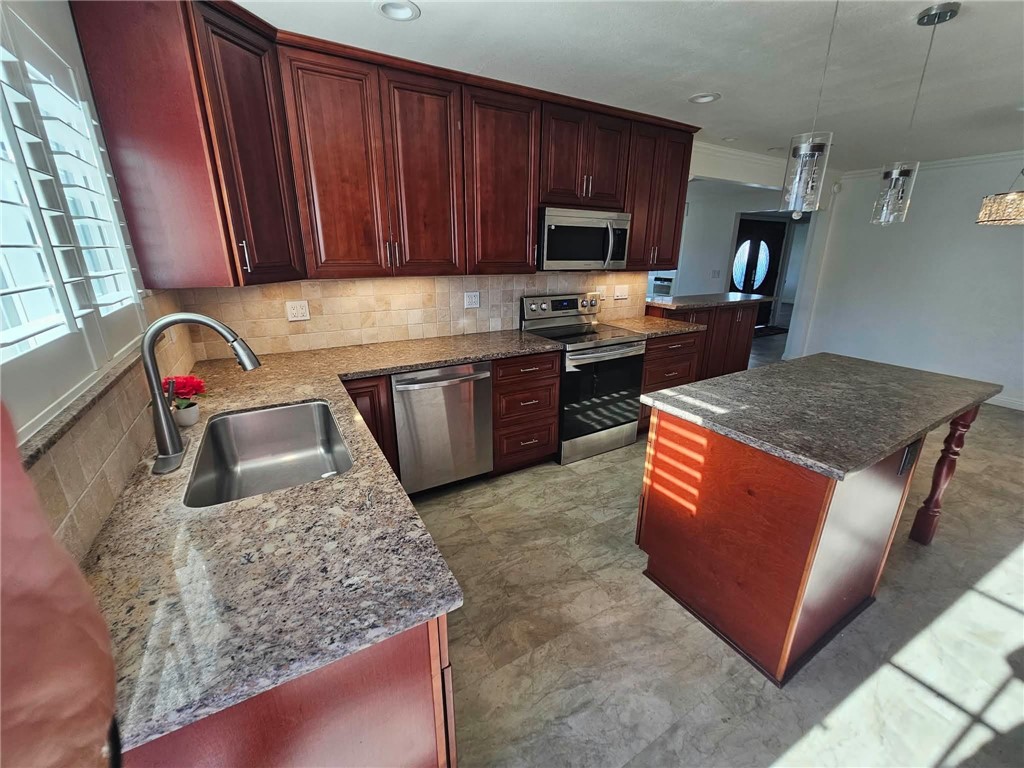 Remodeled Kitchen - 3252 Orangewood, Rossmoor CA 90720 - photo 4