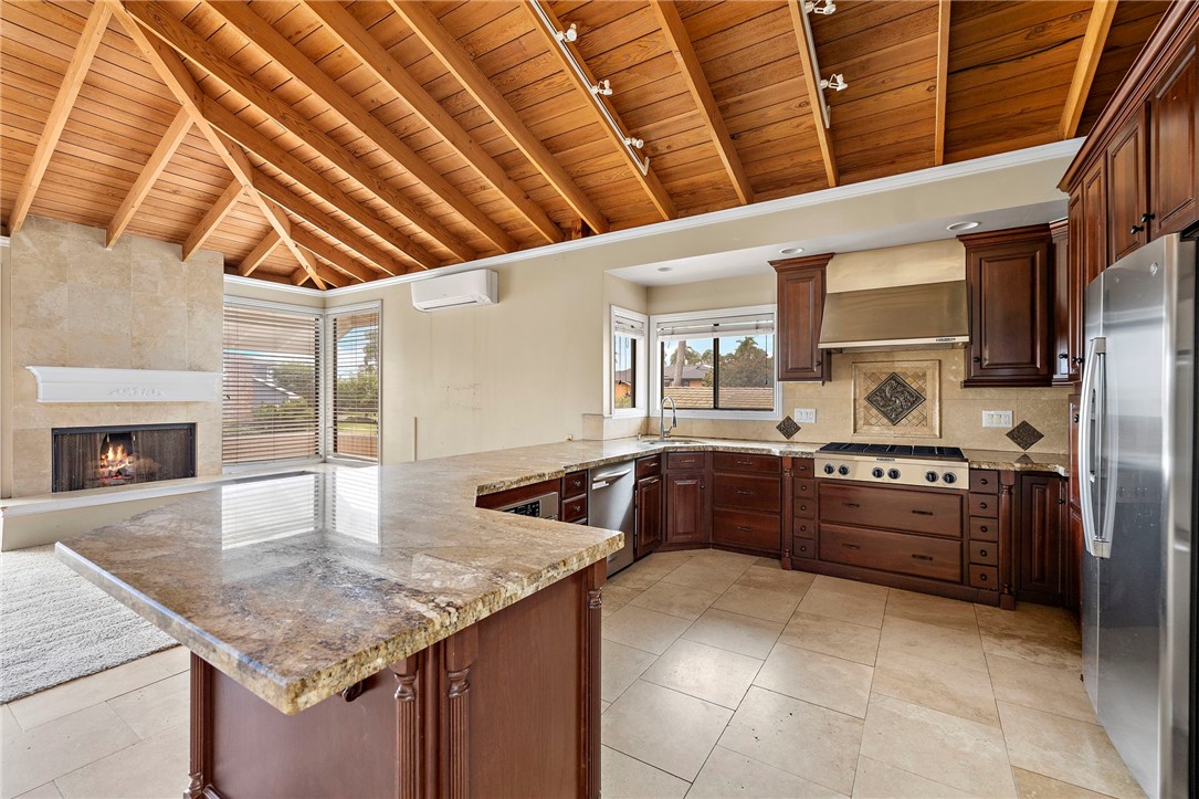 1004 Calle Toledo, San Clemente CA 92672 - photo 8