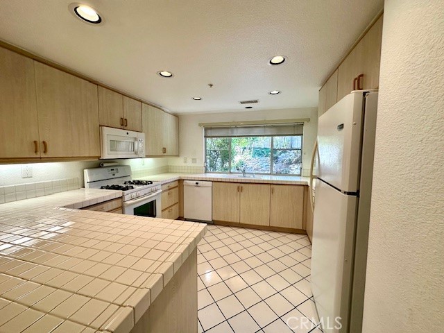 Kitchen - 1007 Via Presa 202, San Clemente CA 92672 - photo 1