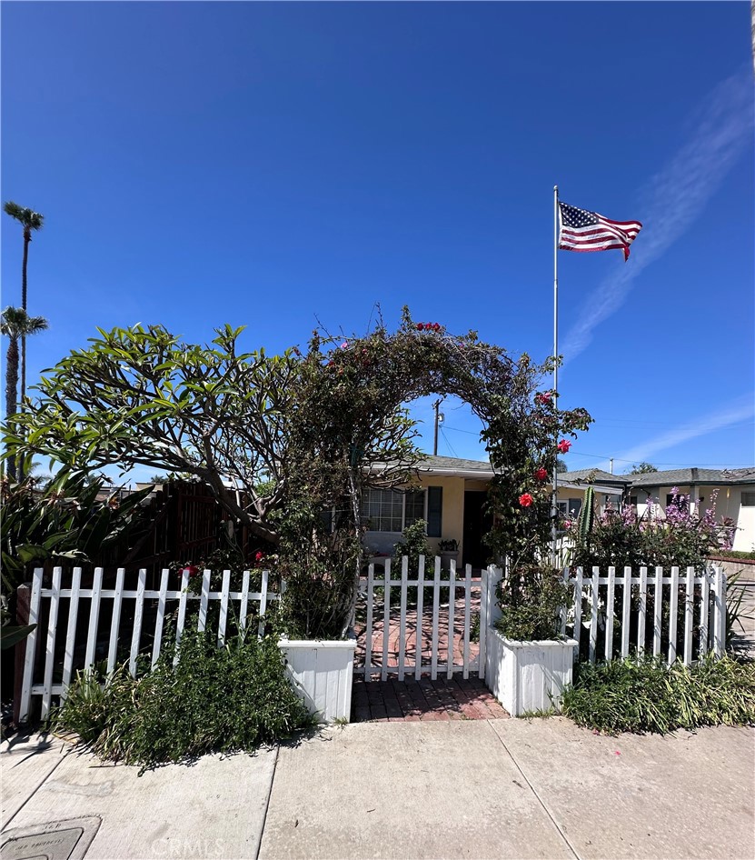 Front view - 103 E Mariposa, San Clemente CA 92672 - photo 1