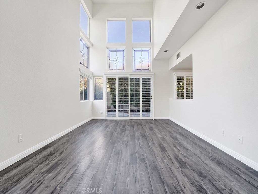 Another photo of the living room area. - 1031 Via Presa, San Clemente CA 92672 - photo 5