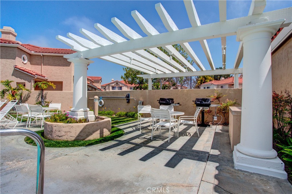 The bbq area in the pool courtyard. - 1031 Via Presa, San Clemente CA 92672 - photo 32