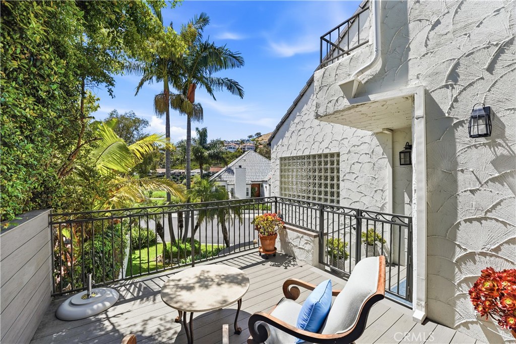 No neighboring home off the living room feels especially open and private - 106 Avenida Mesita, San Clemente CA 92673 - photo 8