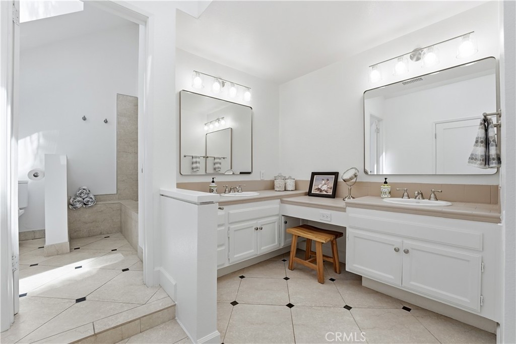 Ensuite Primary Bathroom w/ double sinks, skylights, combo soaking tub/shower - 106 Avenida Mesita, San Clemente CA 92673 - photo 22