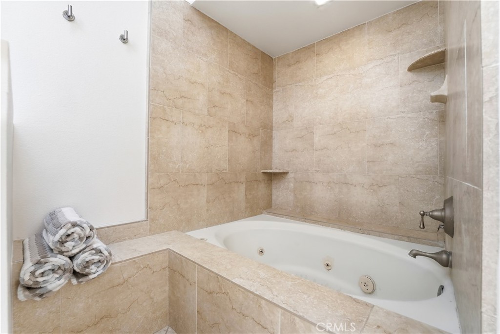 Deep Soaking Tub/Shower In Primary Bathroom - 106 Avenida Mesita, San Clemente CA 92673 - photo 23