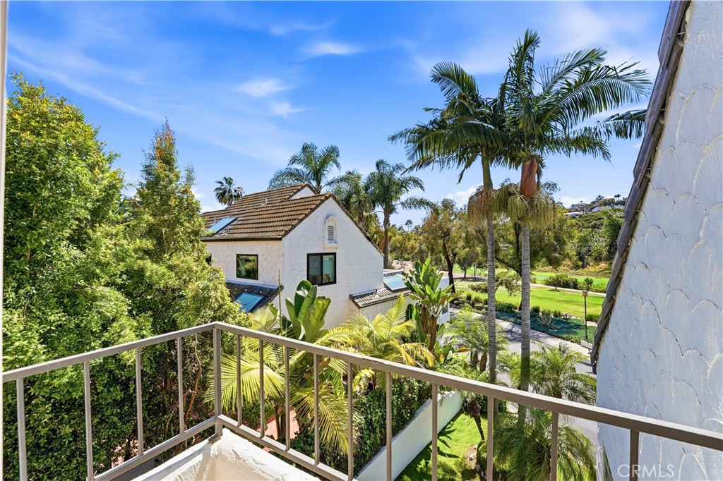 Balcony Off Queen Guestroom w/Golf Course and Hills View - 106 Avenida Mesita, San Clemente CA 92673 - photo 25