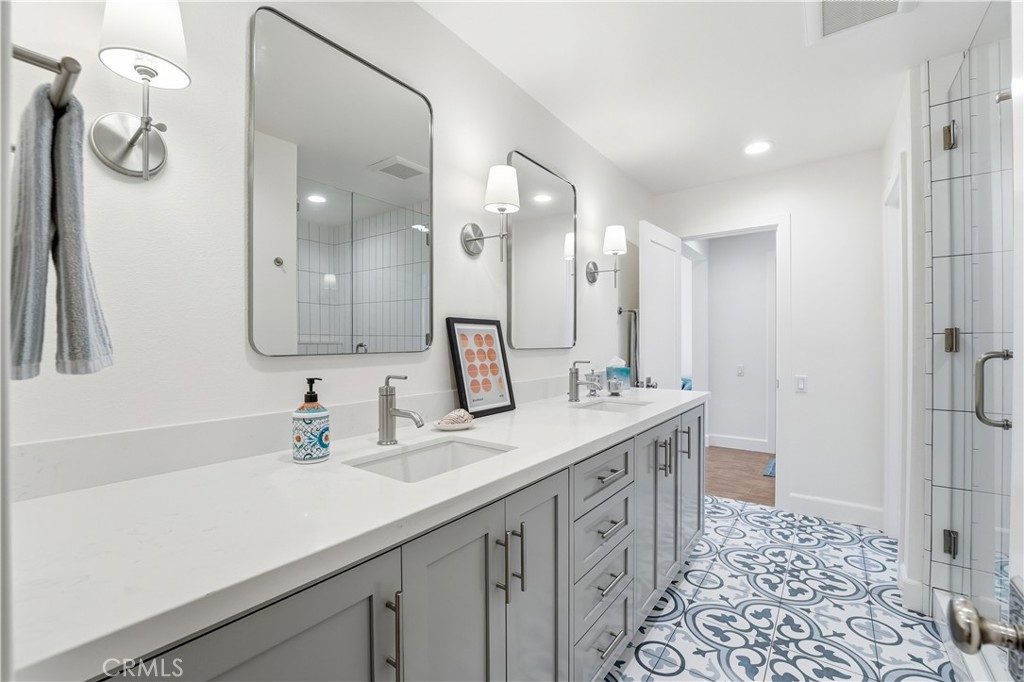 Large JacknJill Bathroom with double sinks and huge walkin shower - 106 Avenida Mesita, San Clemente CA 92673 - photo 30