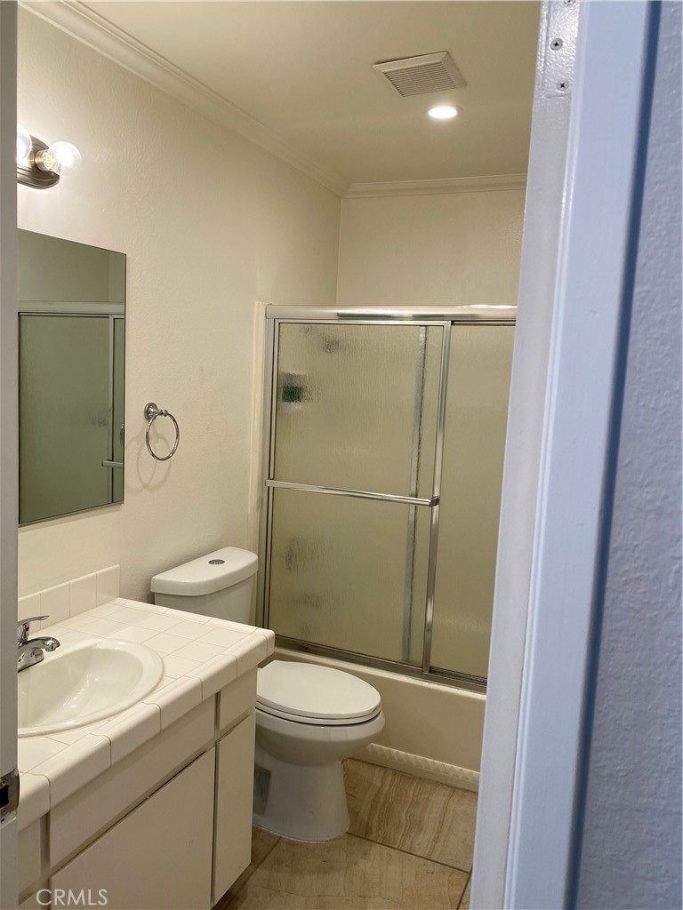 Full bathroom in hall - 1107 Buena Vista, San Clemente CA 92672 - photo 10