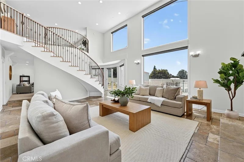 111 Revuelta Court, San Clemente