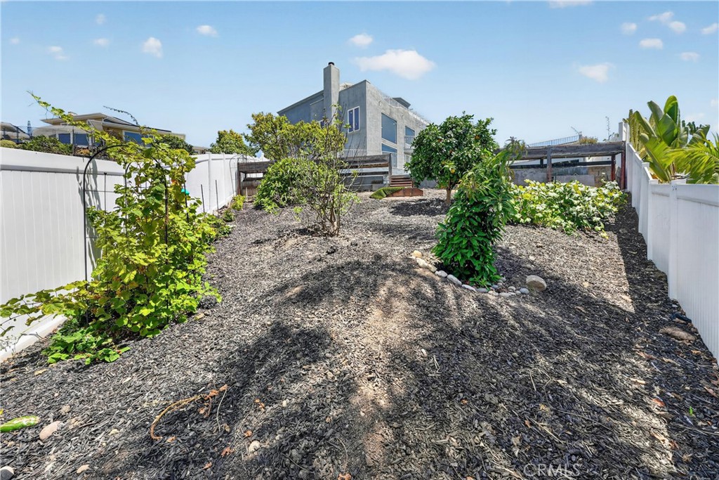 this is a large lot! - 111 Revuelta Court, San Clemente CA 92672 - photo 49