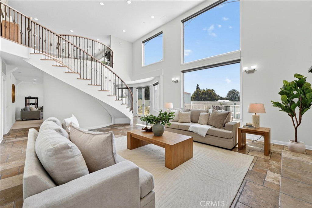Walls of windows! - 111 Revuelta Court, San Clemente CA 92672 - photo 2
