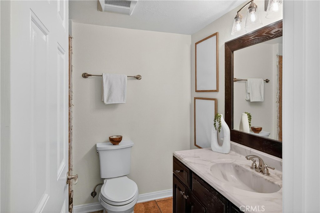 Entertainment area's 3/4 bath - 111 Revuelta Court, San Clemente CA 92672 - photo 25