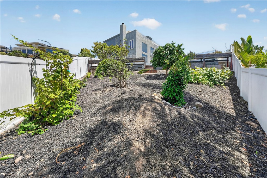 this is a large lot! - 111 Revuelta Court, San Clemente CA 92672 - photo 49