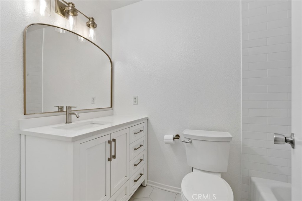 Primary En-suite Bathroom - 1404 Buena Vista 1, San Clemente CA 92672 - photo 14