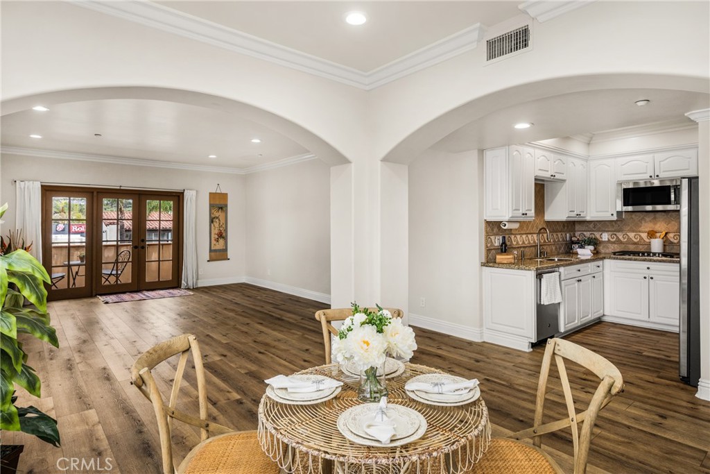 Beautiful interior arches - 1520 N El Camino Real 10, San Clemente CA 92672 - photo 12