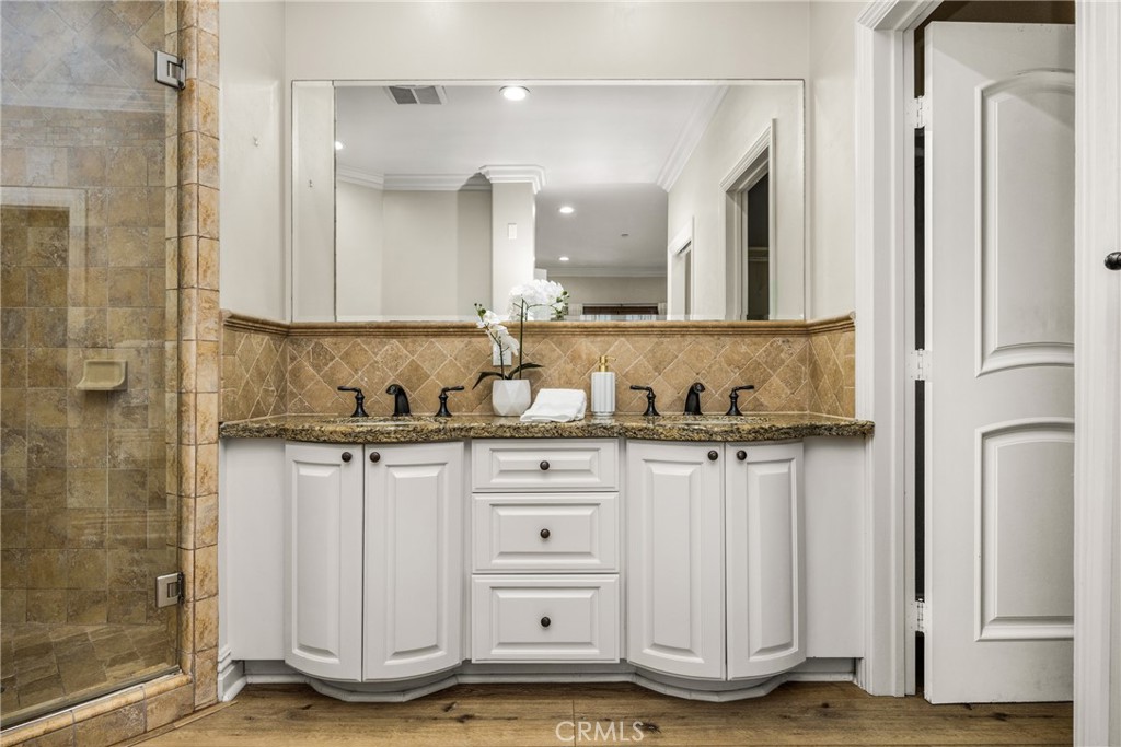 Dual sink vanity with granite top - 1520 N El Camino Real 10, San Clemente CA 92672 - photo 20