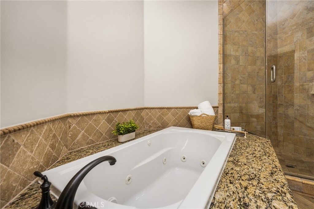 Deep soaking tub - 1520 N El Camino Real 10, San Clemente CA 92672 - photo 21