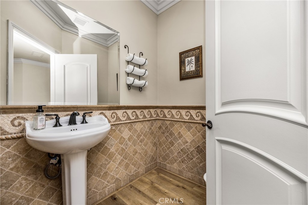 Guest bath/powder room - 1520 N El Camino Real 10, San Clemente CA 92672 - photo 24