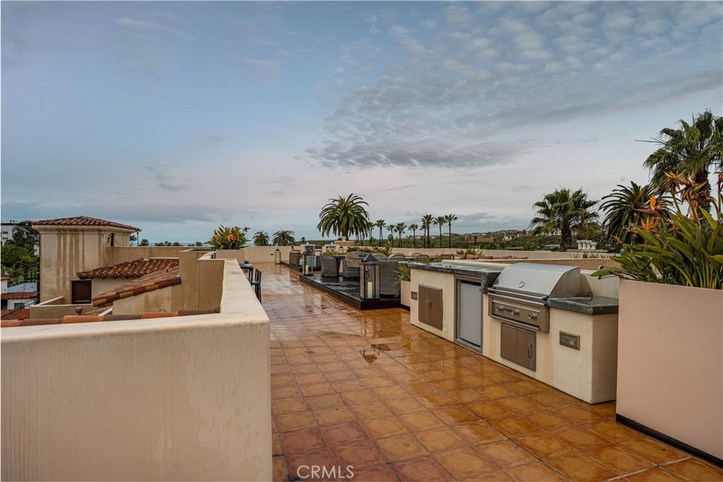 Expansive rooftop sun deck with BBQ area - 1520 N El Camino Real 10, San Clemente CA 92672 - photo 33