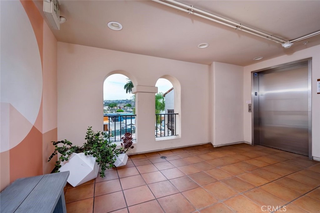 3rd floor seating area - 1520 N El Camino Real 26, San Clemente CA 92672 - photo 8