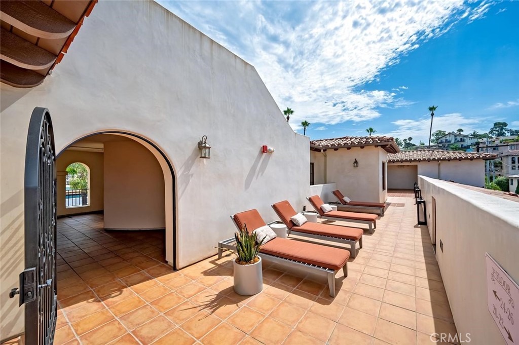 One of many private seating areas throughout the building. - 1520 N El Camino Real 26, San Clemente CA 92672 - photo 9