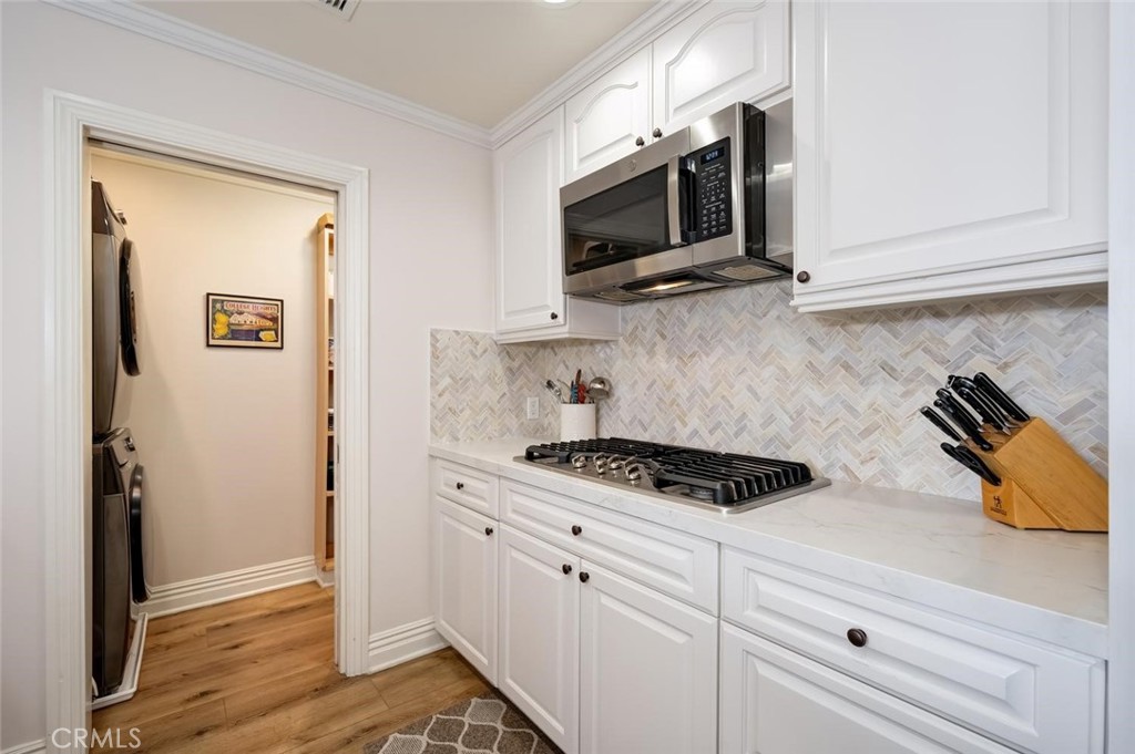 Large gourmet kitchen and open floorplan - 1520 N El Camino Real 26, San Clemente CA 92672 - photo 19