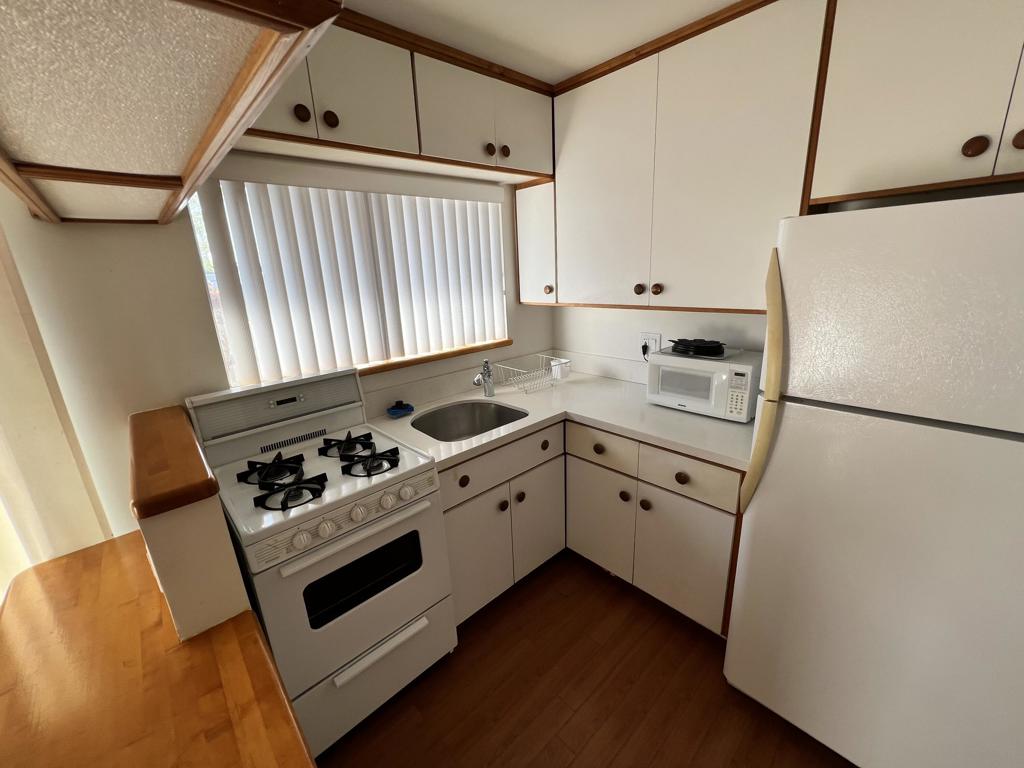Kitchen - 163 W Mariposa C, San Clemente CA 92672 - photo 2