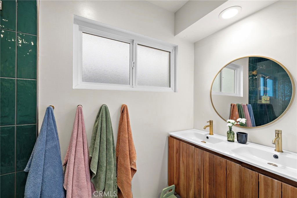 Hallway Bathroom #1 - 166 Avenida Santa Margarita, San Clemente CA 92672 - photo 13