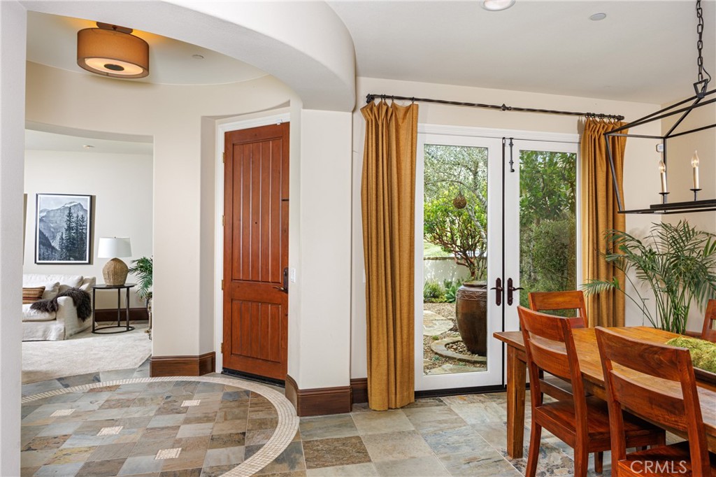 Rotunda foyer impresses as guests enter - 18 Via Alcamo, San Clemente CA 92673 - photo 26