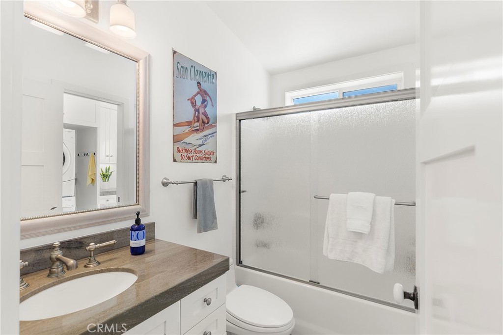 Hallway bathroom with tub and shwoer - 1880 N El Camino Real #14, San Clemente CA 92672 - photo 20