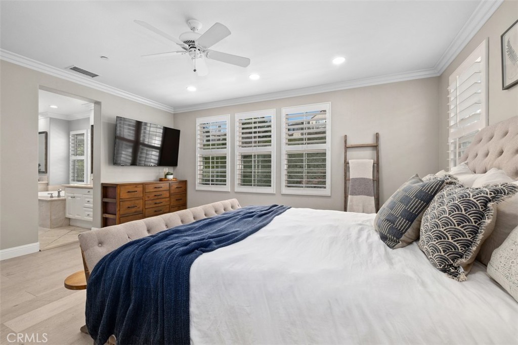 Primary bedroom with en-suite bathroom - 19 Calle Verdadero, San Clemente CA 92673 - photo 24