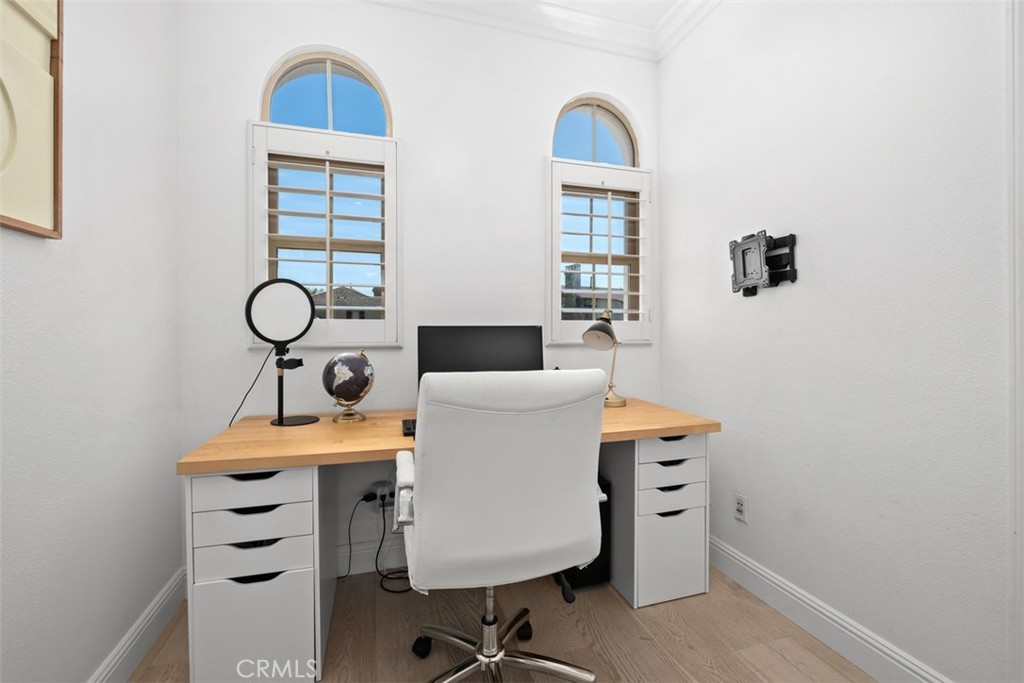 Work station upstairs. - 19 Calle Verdadero, San Clemente CA 92673 - photo 31