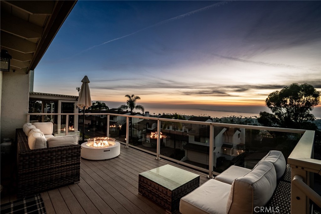 Absolutely stunning sunsets with ocean view from balcony. - 19 Vista Del Ponto 66, San Clemente CA 92672 - photo 1